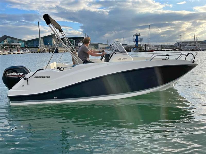 Quicksilver  555 Open Activ 